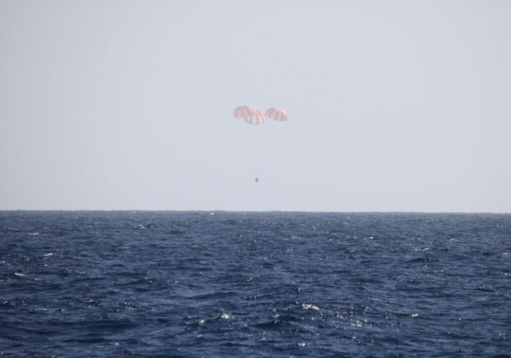 Splashdown! SpaceX Dragon Capsule Returns to Earth